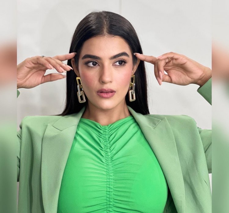 Kavya Thapar Gets into the Solitude Mode to Welcome the New Year, 2023