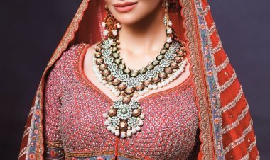 Giorgia Andriani looks exquisite as she ditches the usual hot look and stuns in Jouhar By House of Diamonds