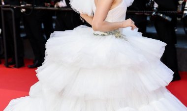 Urvashi Rautela Gets Angry As Fans Pronounces Her Surname Wrong Actress says