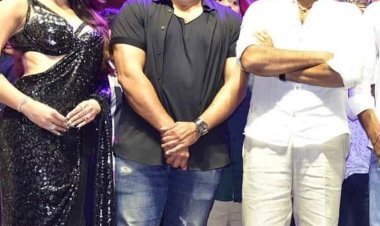 Urvashi Rautela Gets Crazy Looks From Pawan Kalyan At The Launch Event Of Her Film BRO - The Avatar