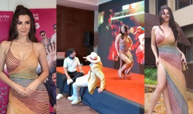 Giorgia Andriani Sets The Stage On Fire With Her Hook Step As She Grooves On Stage With Rajpal Yadav and Annu Kapoor For 'Non-Stop Dhamaal'