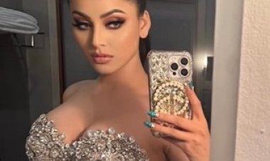 Urvashi Rautela Exudes Hotness and Creates Havoc On Internet In An Embellished Bralette Mirror Selfie Look