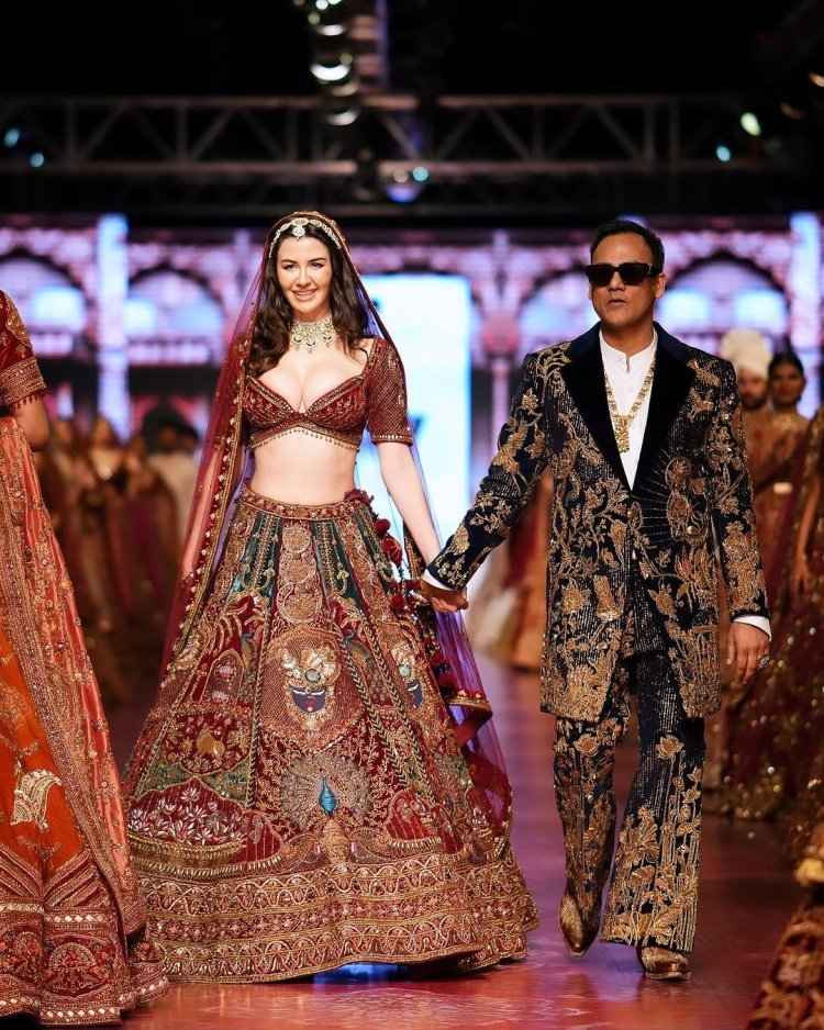 Giorgia Andriani Steals The Show As Showstopper For Designer Lalit Dalmia's Bridal Extravaganza