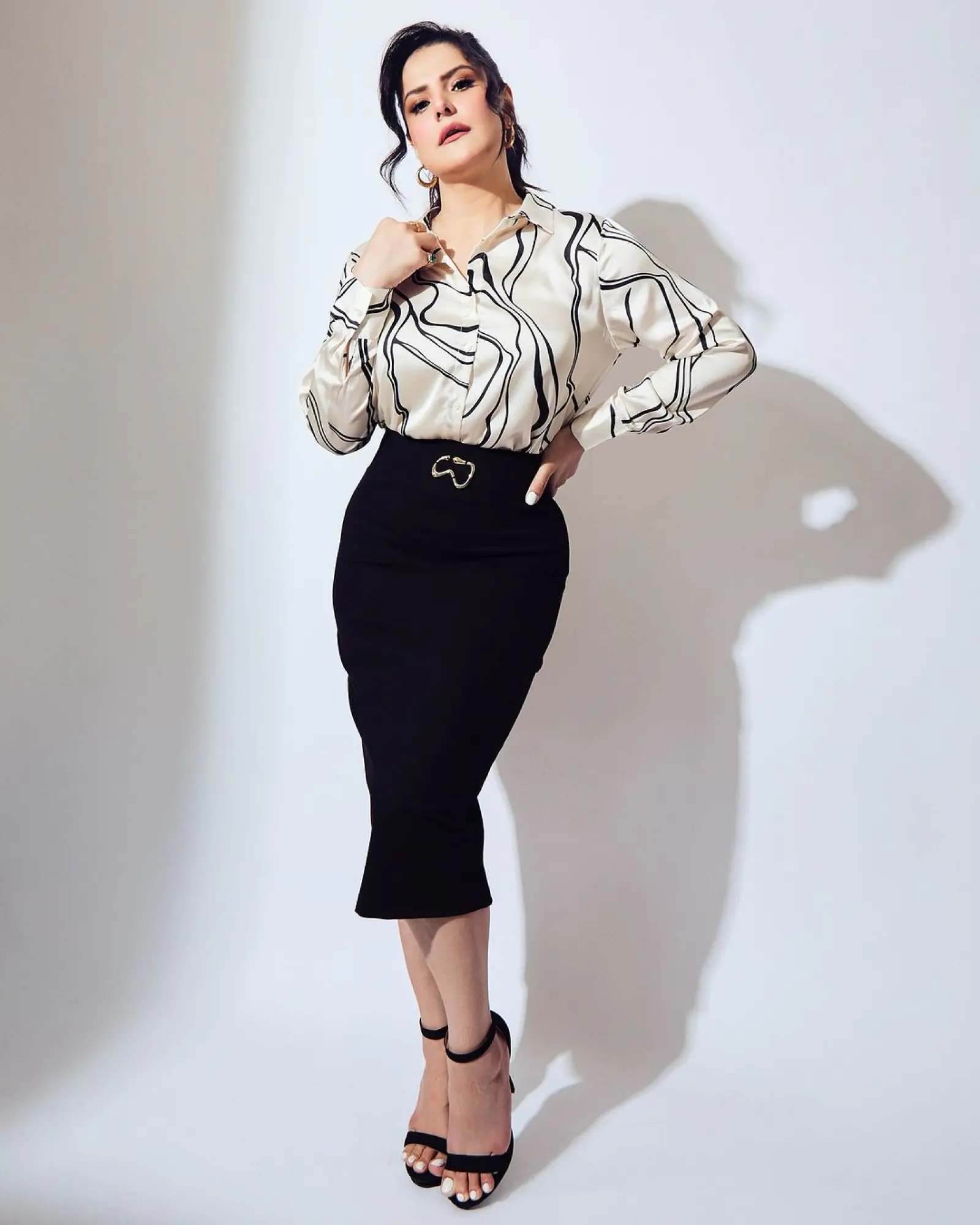 Zareen Khan's Latest Pull-Up Workout Will Have You Heading to the Gym ASAP